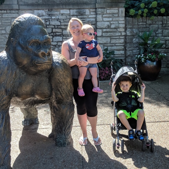 🙂Meet your Posher, Tricia 🙂 - Picture 1 of 2